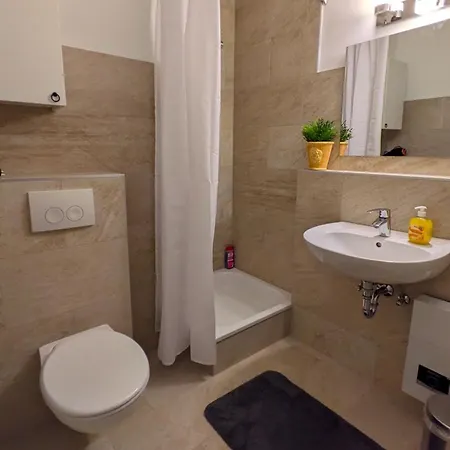 Appartamento Renoviertes Inkl Tg Stellplatz In Düsseldorf
